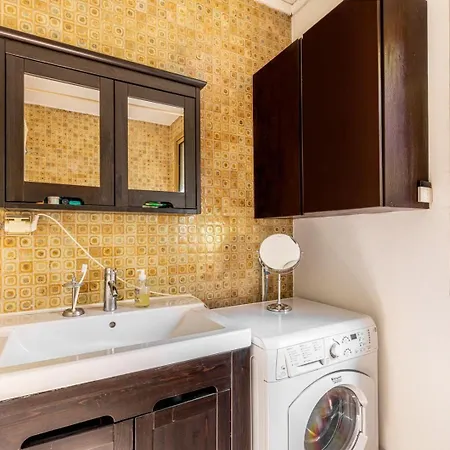 Guestready - Airy With Courtyard View Daire