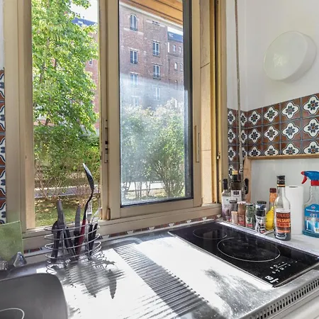 Guestready - Airy With Courtyard View Apartament Paryż
